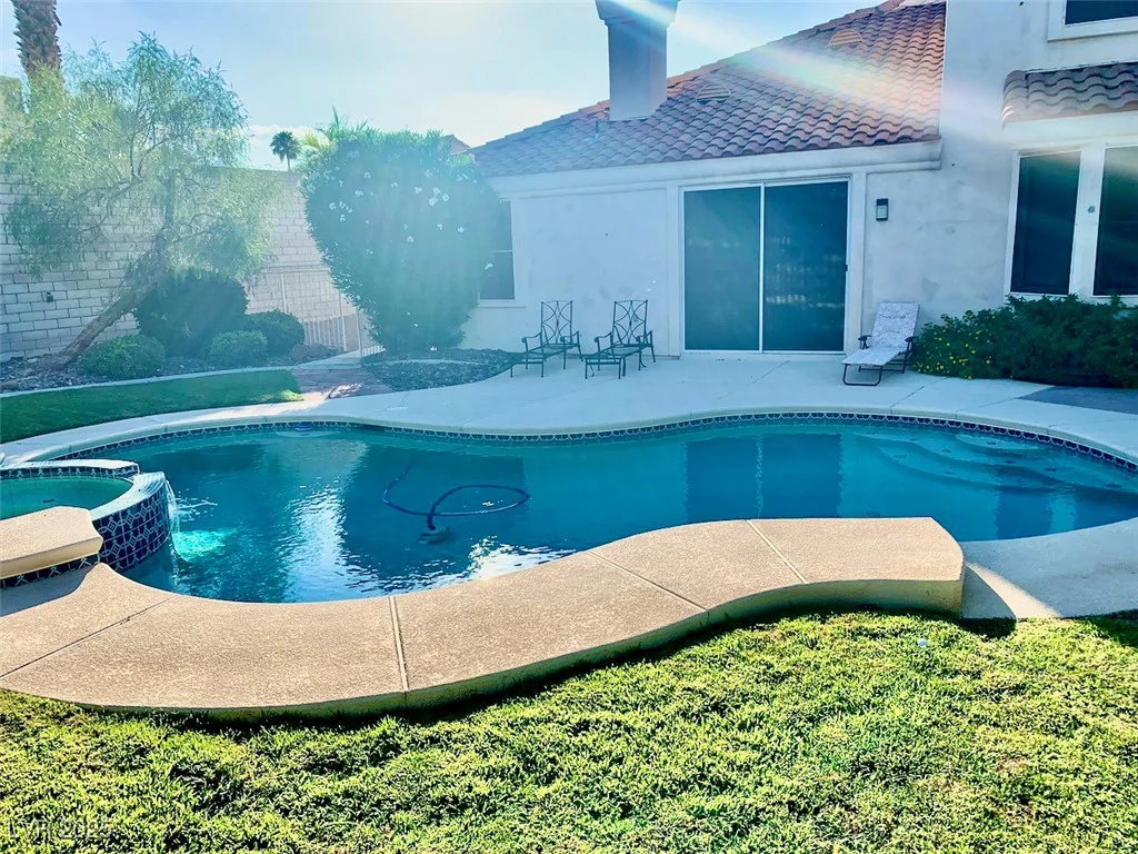 1915 Hazeltine, Henderson, NV 89074
