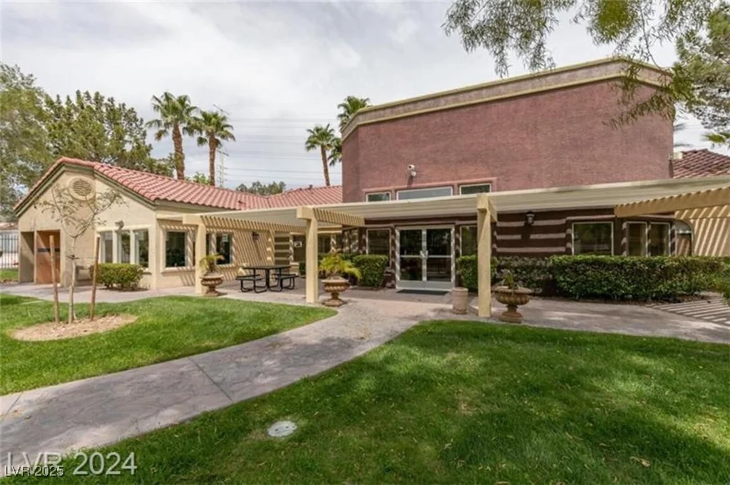 7885 Flamingo, Las Vegas, NV 89147