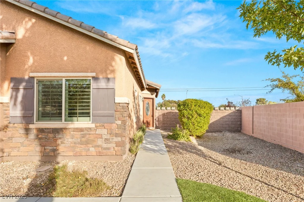 2720 Mickey Mantle, Las Vegas, NV 89108