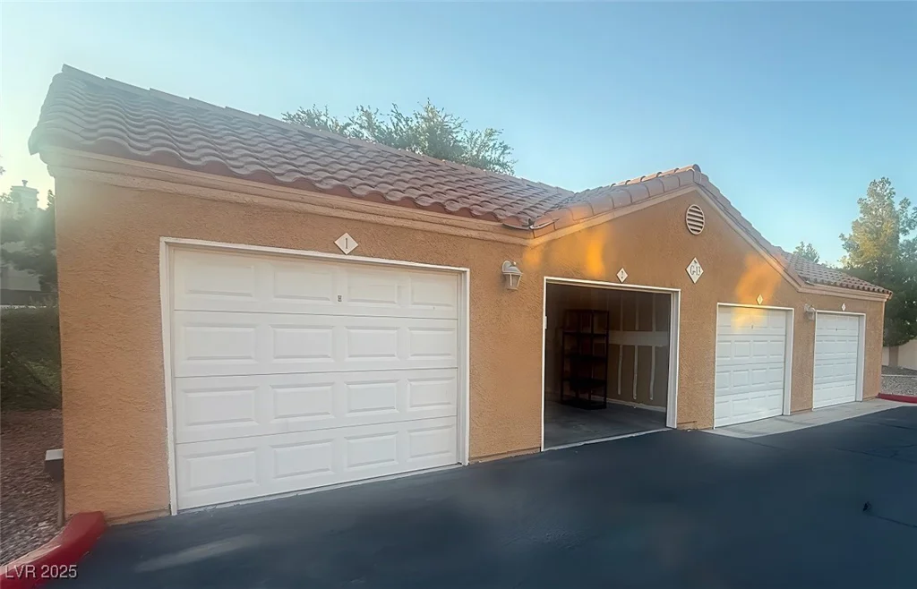 1150 Buffalo, Las Vegas, NV 89128