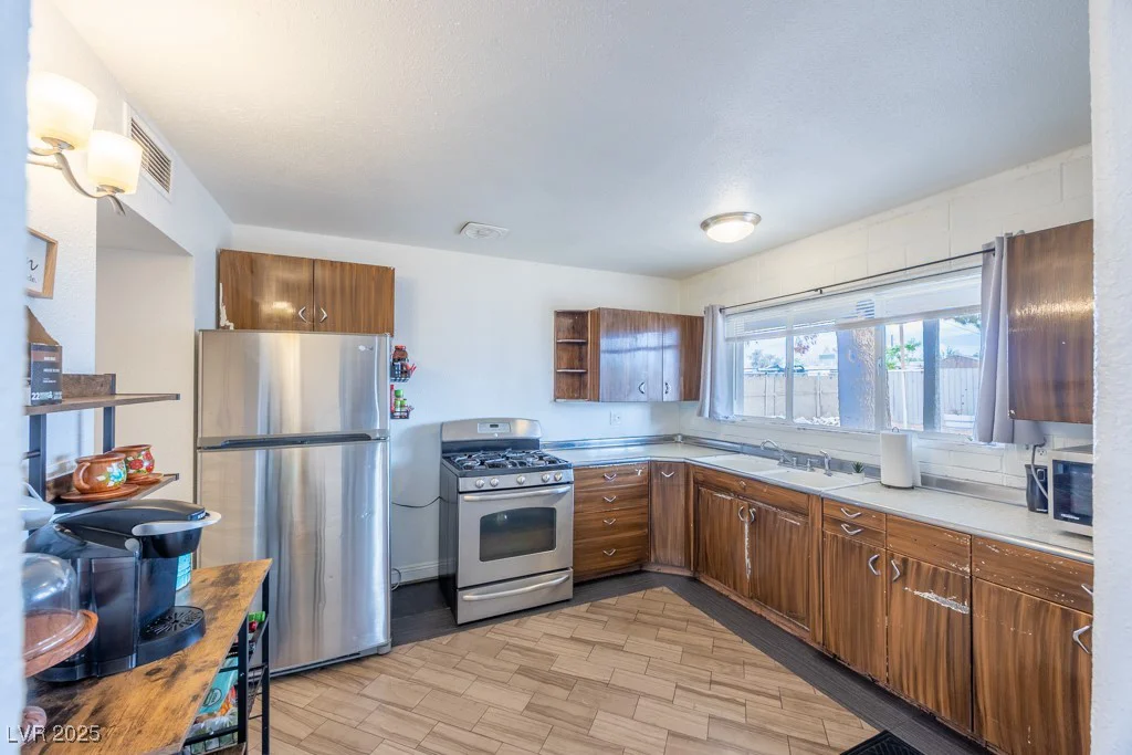 2819 Taylor, North Las Vegas, NV 89030