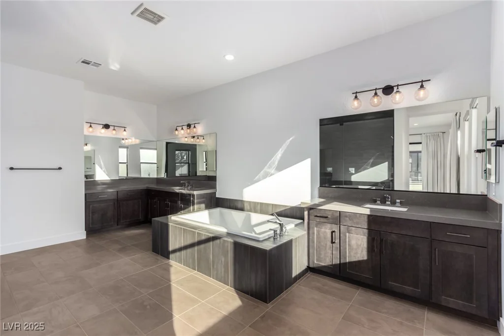5725 El Royale, Las Vegas, NV 89149