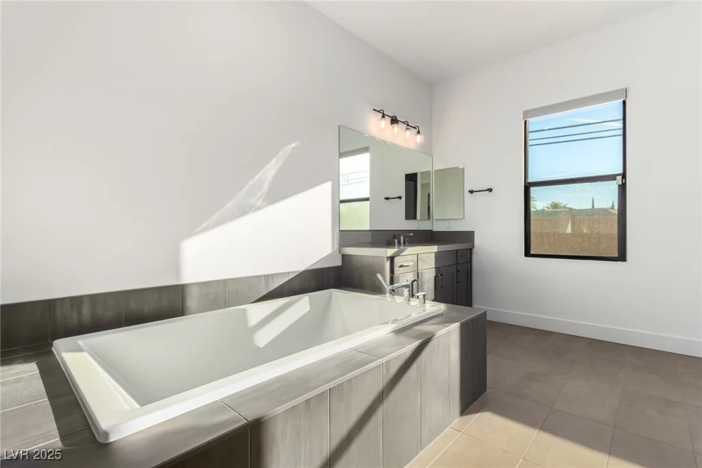 5725 El Royale, Las Vegas, NV 89149