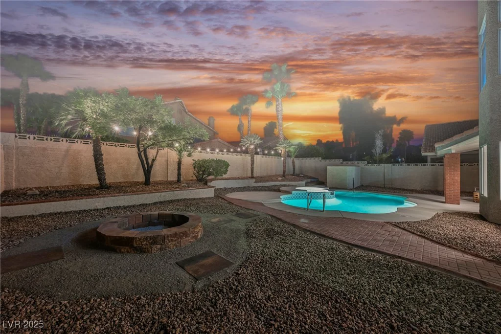 8401 Airmont, Las Vegas, NV 89128