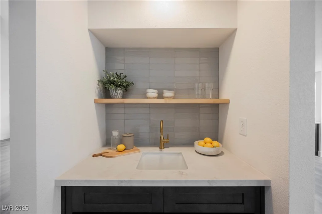 8401 Airmont, Las Vegas, NV 89128