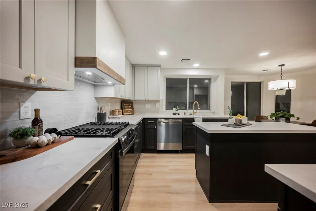 8401 Airmont, Las Vegas, NV 89128