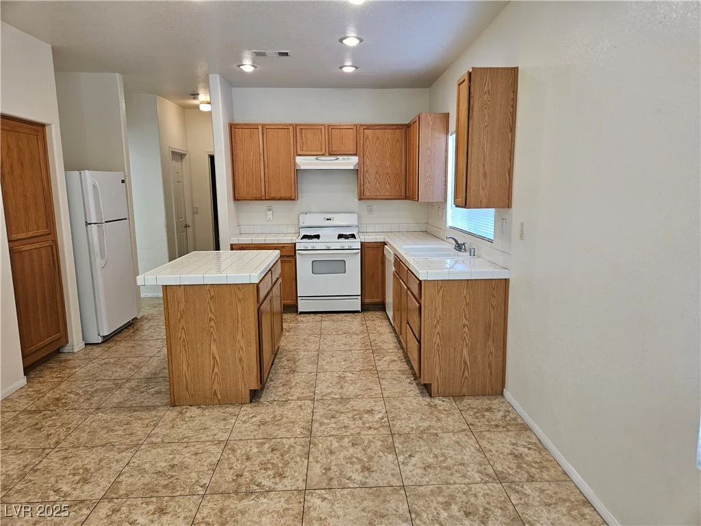 7849 Blue Brook, Las Vegas, NV 89147
