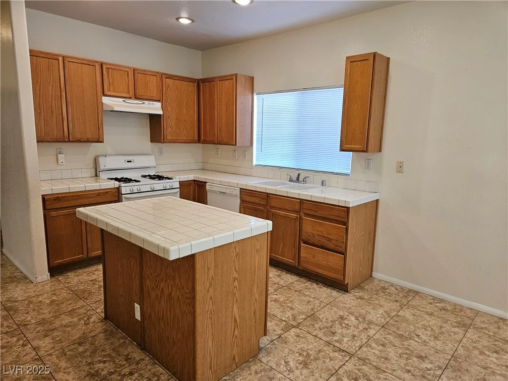 7849 Blue Brook, Las Vegas, NV 89147