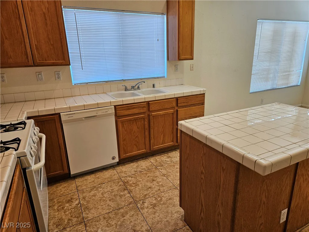 7849 Blue Brook, Las Vegas, NV 89147