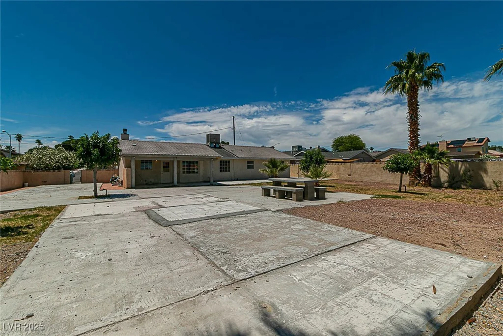 5170 Pearl, Las Vegas, NV 89120