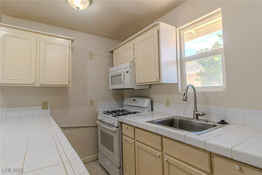 5170 Pearl, Las Vegas, NV 89120