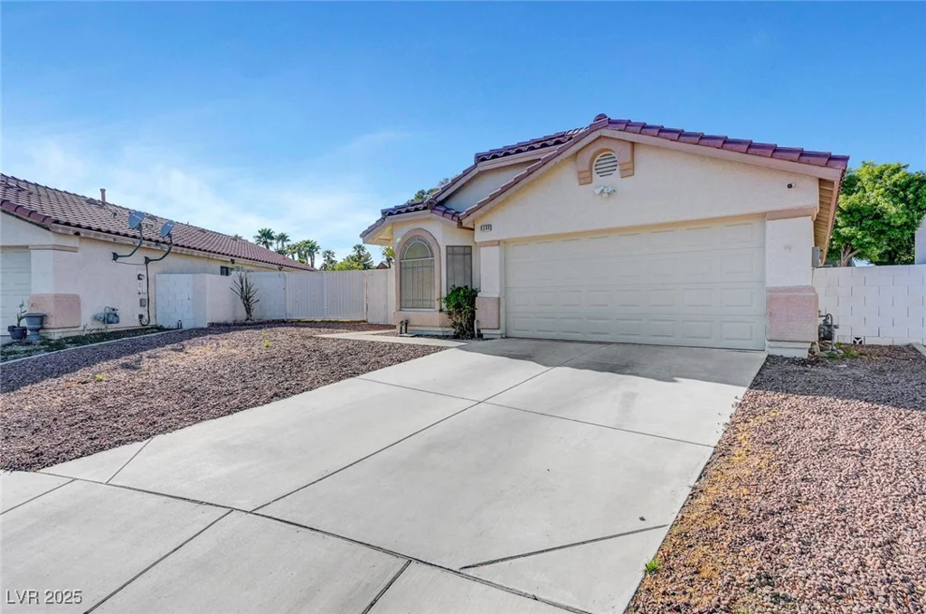 9398 Sailing Water, Las Vegas, NV 89147