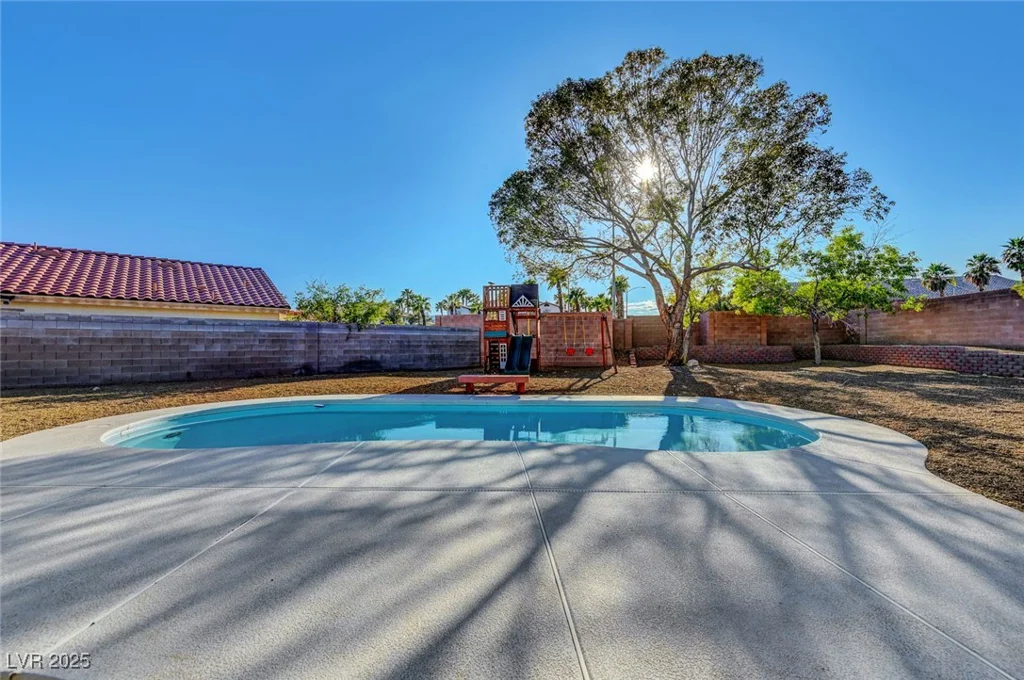 9398 Sailing Water, Las Vegas, NV 89147