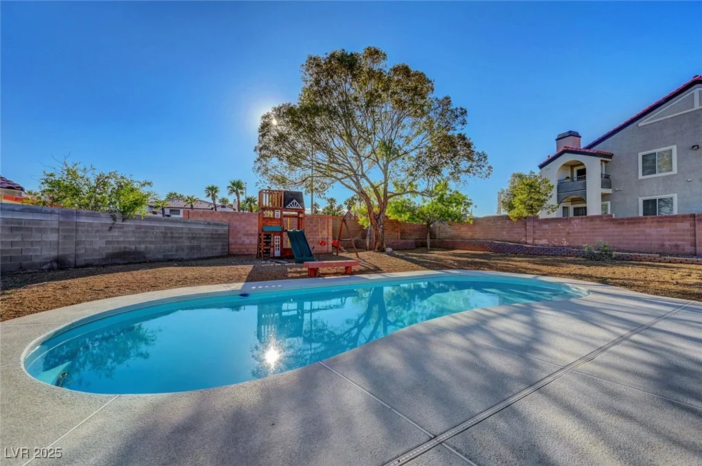 9398 Sailing Water, Las Vegas, NV 89147