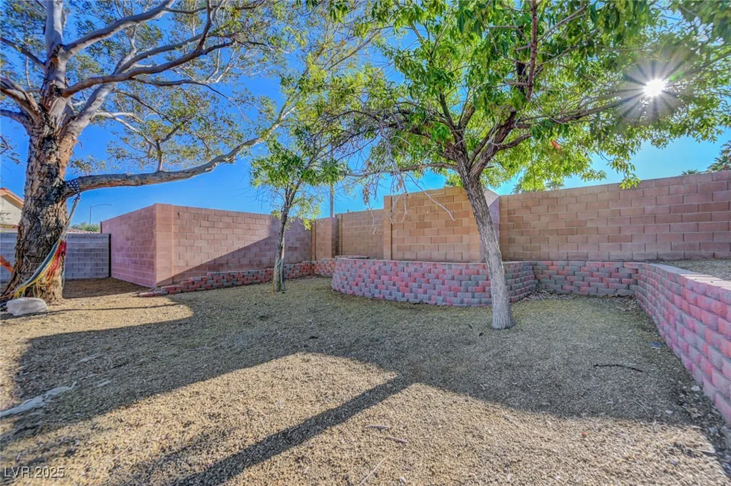 9398 Sailing Water, Las Vegas, NV 89147