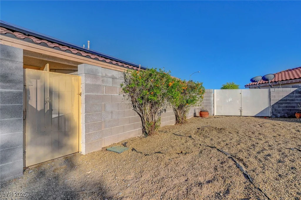9398 Sailing Water, Las Vegas, NV 89147