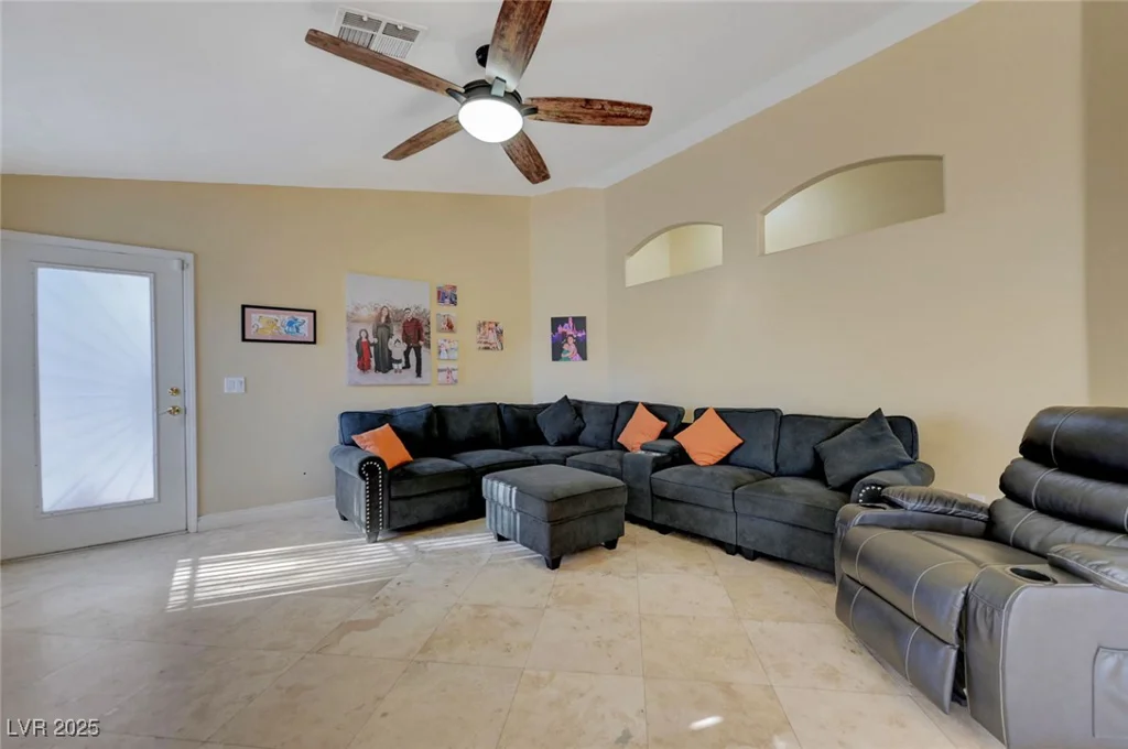 9398 Sailing Water, Las Vegas, NV 89147
