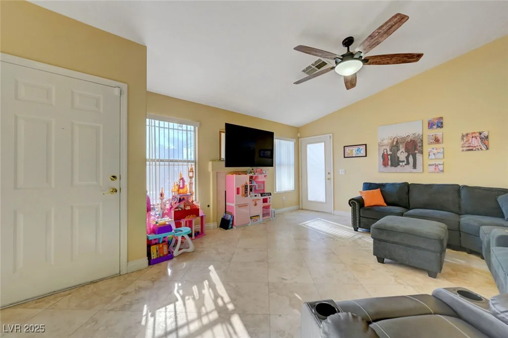 9398 Sailing Water, Las Vegas, NV 89147