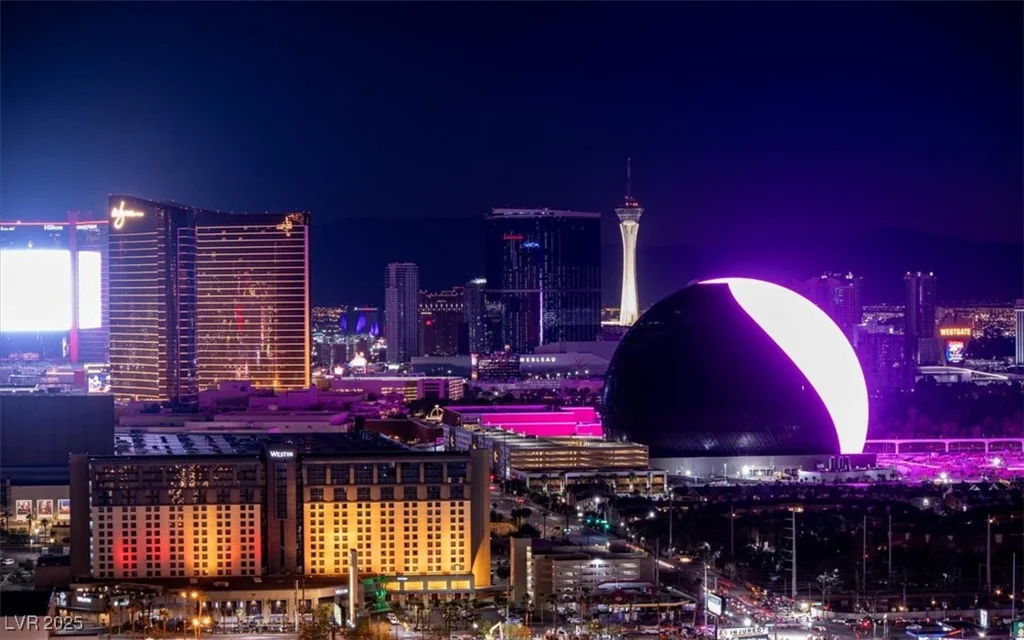 125 Harmon, Las Vegas, NV 89109