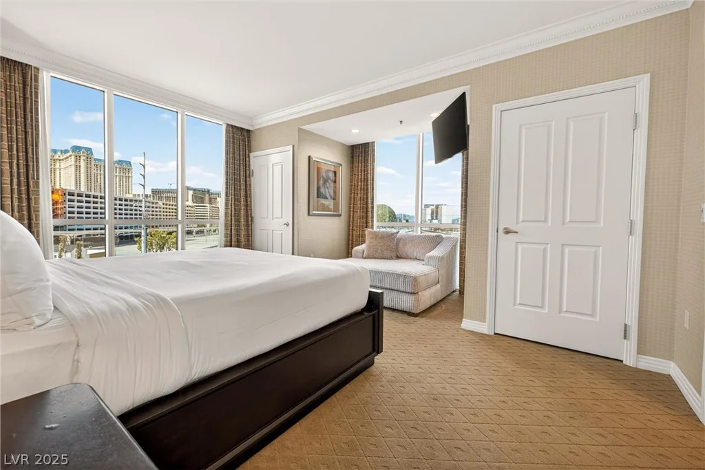 125 Harmon, Las Vegas, NV 89109