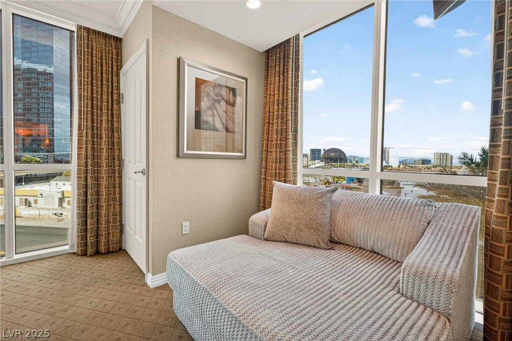 125 Harmon, Las Vegas, NV 89109