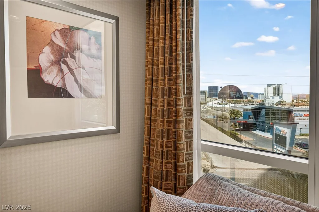 125 Harmon, Las Vegas, NV 89109
