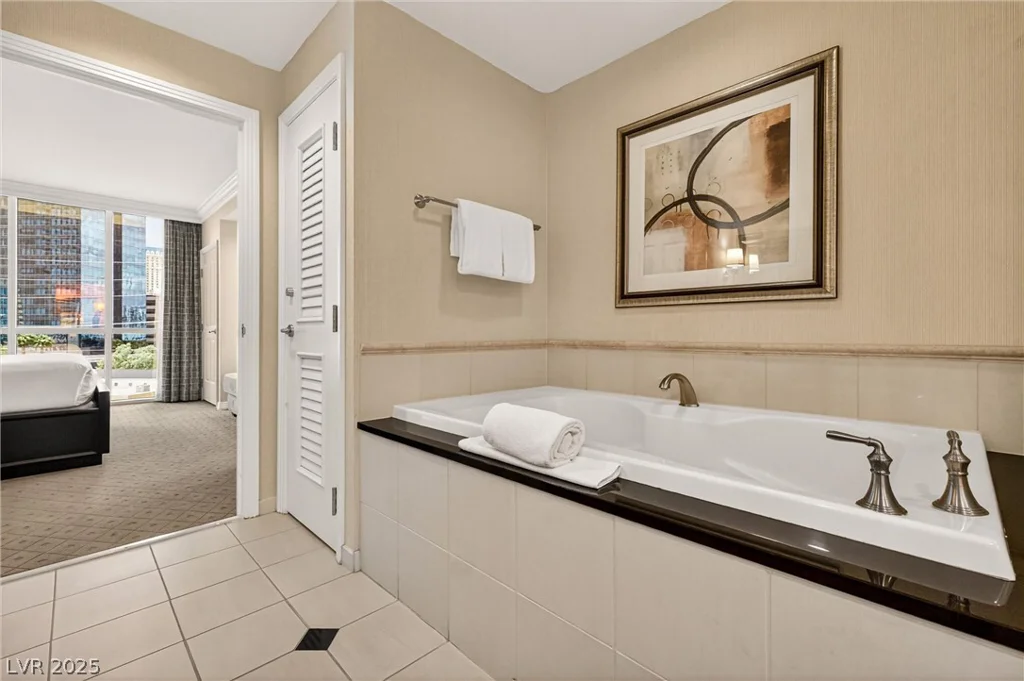 125 Harmon, Las Vegas, NV 89109