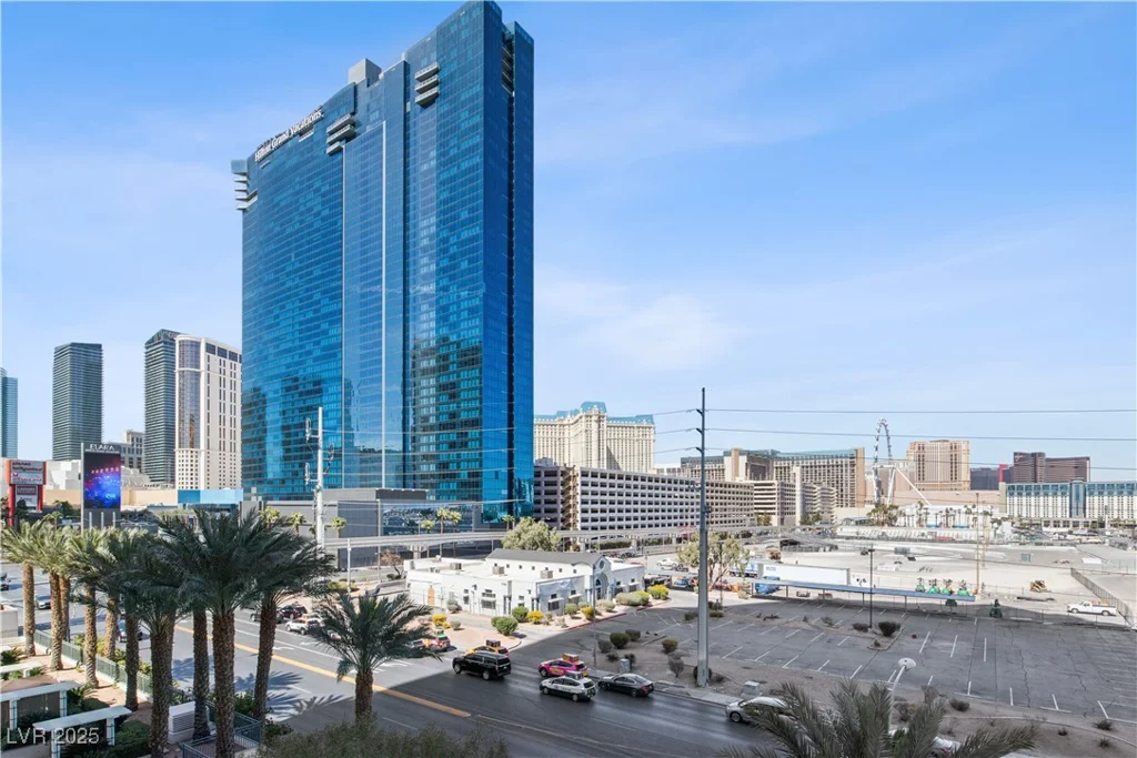 125 Harmon, Las Vegas, NV 89109