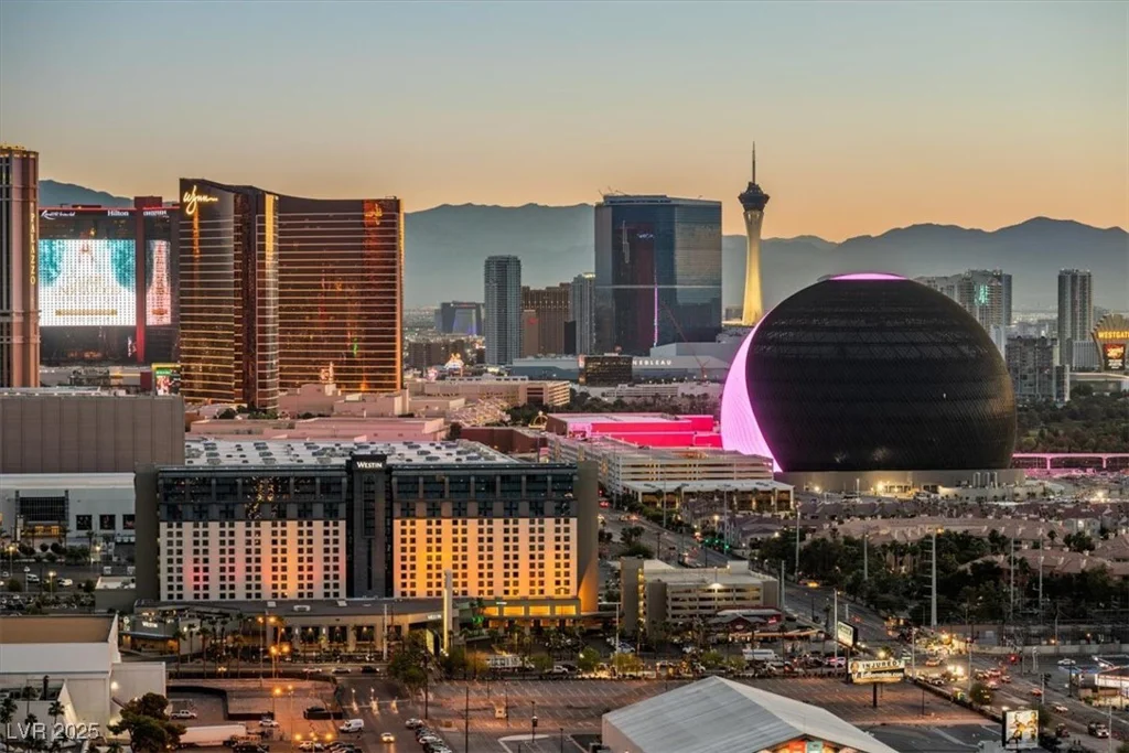 125 Harmon, Las Vegas, NV 89109