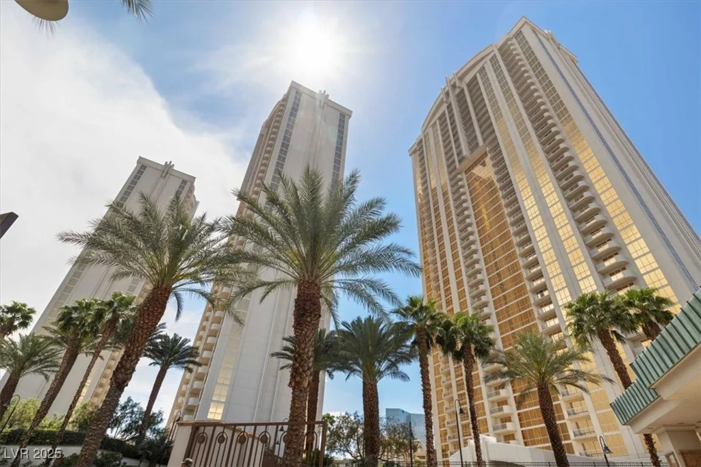 125 Harmon, Las Vegas, NV 89109