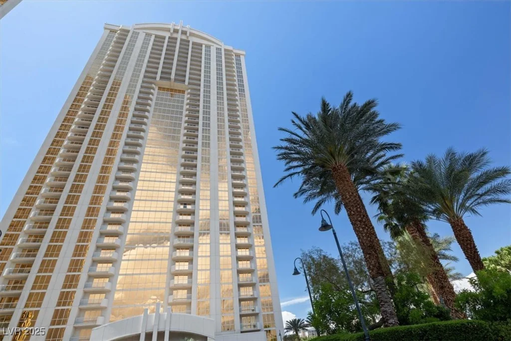 125 Harmon, Las Vegas, NV 89109