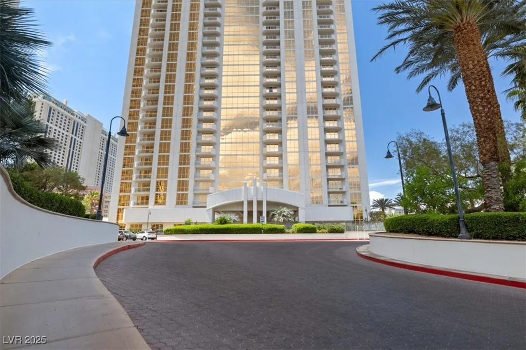 125 Harmon, Las Vegas, NV 89109