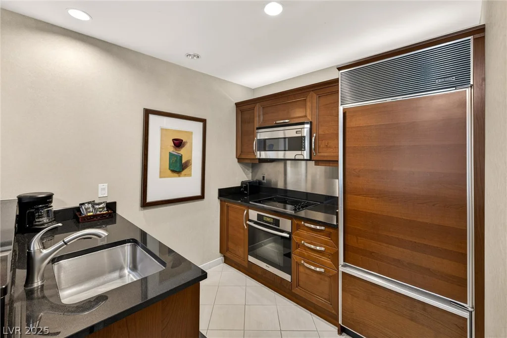 125 Harmon, Las Vegas, NV 89109