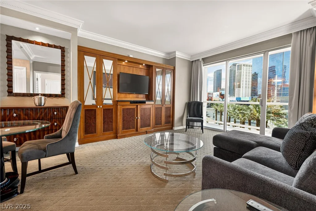 125 Harmon, Las Vegas, NV 89109