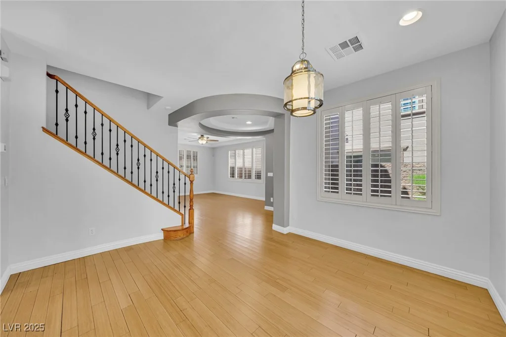2432 Granada Bluff, Las Vegas, NV 89135