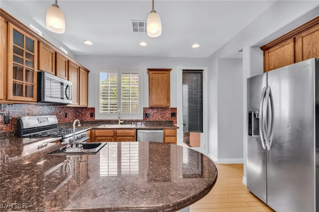 2432 Granada Bluff, Las Vegas, NV 89135