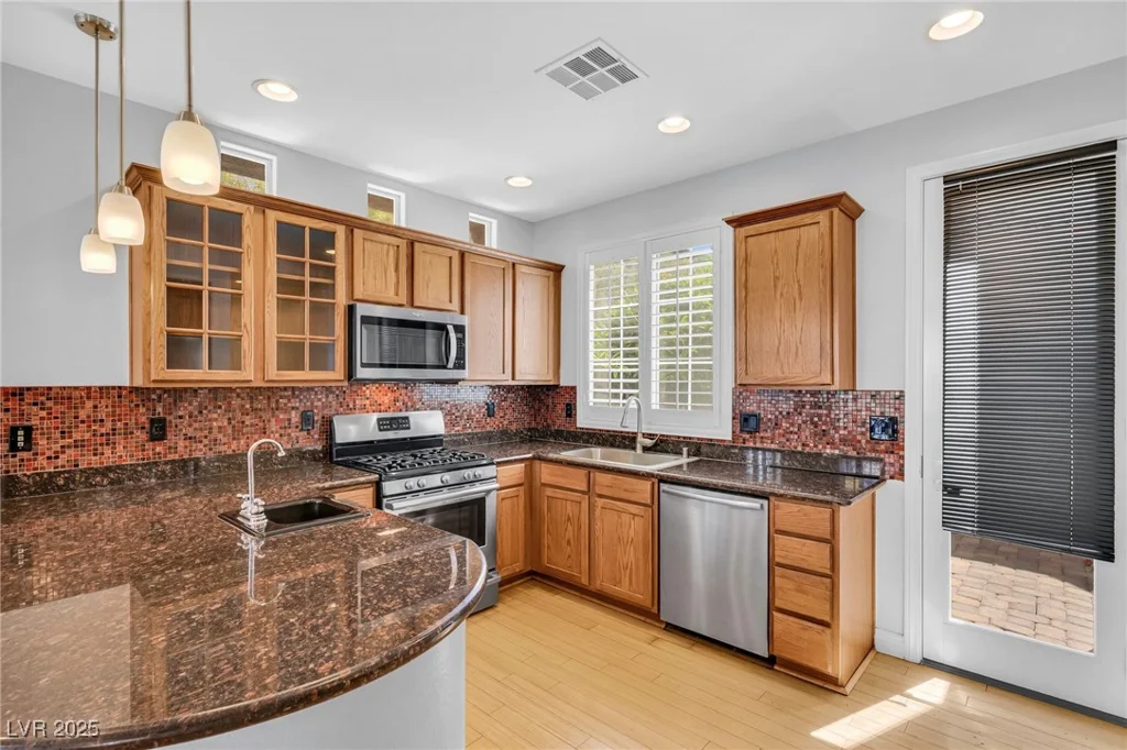2432 Granada Bluff, Las Vegas, NV 89135