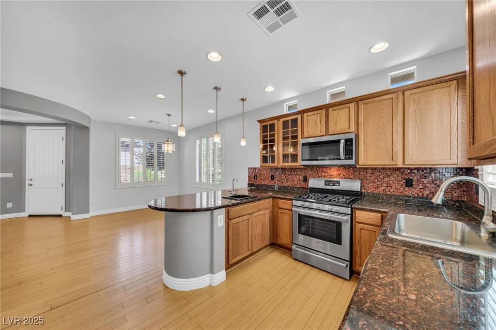 2432 Granada Bluff, Las Vegas, NV 89135