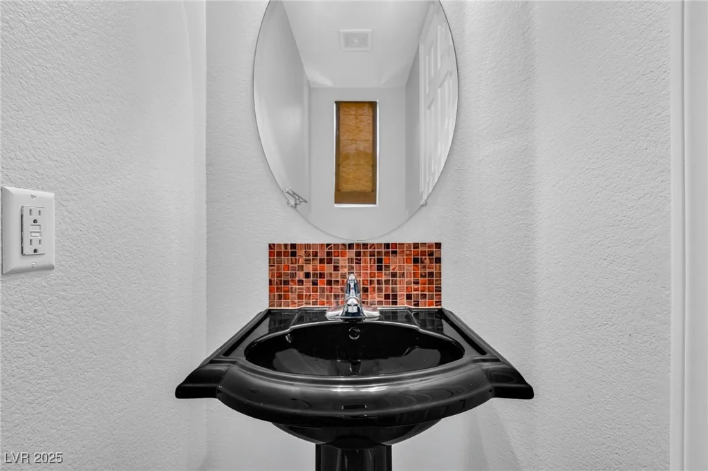 2432 Granada Bluff, Las Vegas, NV 89135