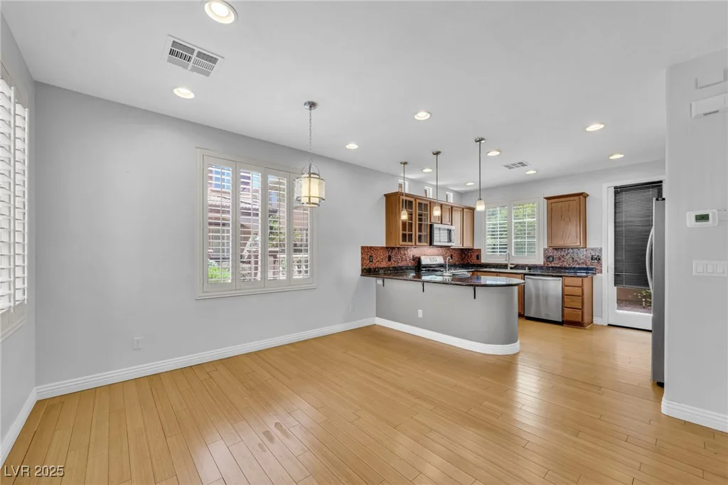 2432 Granada Bluff, Las Vegas, NV 89135