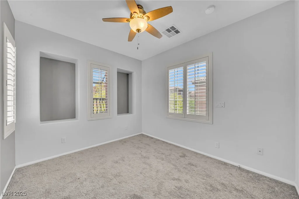 2432 Granada Bluff, Las Vegas, NV 89135