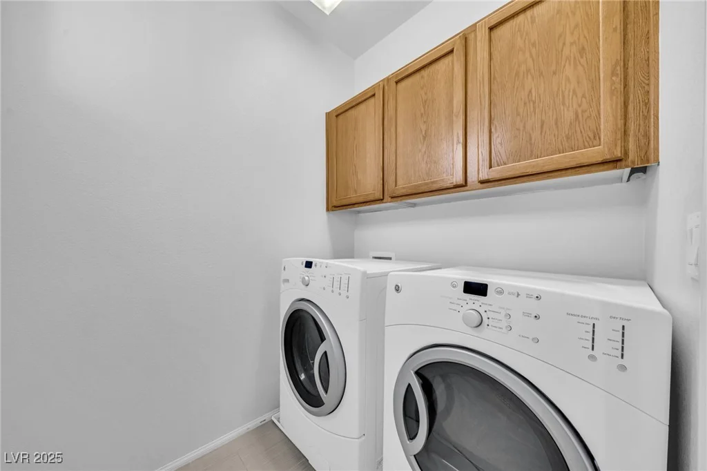 2432 Granada Bluff, Las Vegas, NV 89135