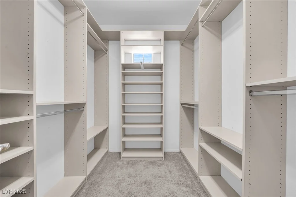 2432 Granada Bluff, Las Vegas, NV 89135