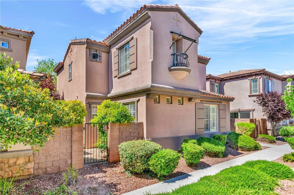 2432 Granada Bluff, Las Vegas, NV 89135
