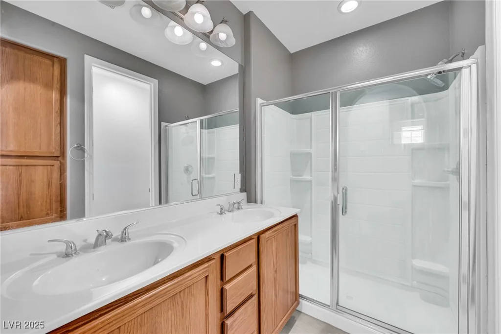 2432 Granada Bluff, Las Vegas, NV 89135