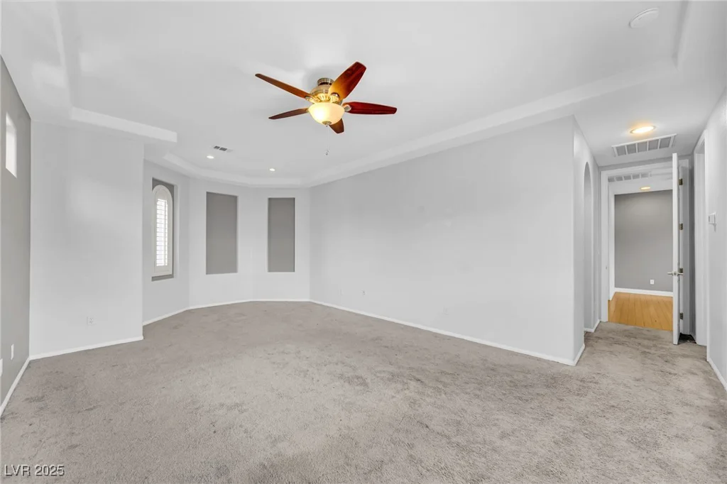2432 Granada Bluff, Las Vegas, NV 89135