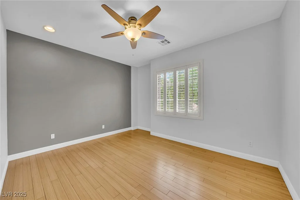 2432 Granada Bluff, Las Vegas, NV 89135