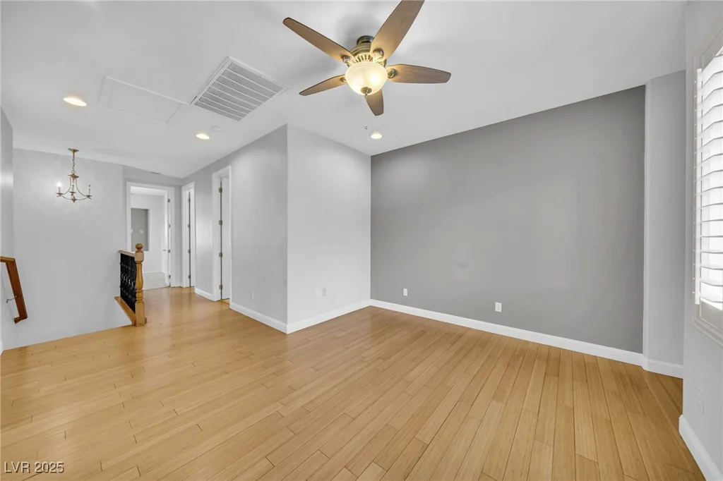 2432 Granada Bluff, Las Vegas, NV 89135