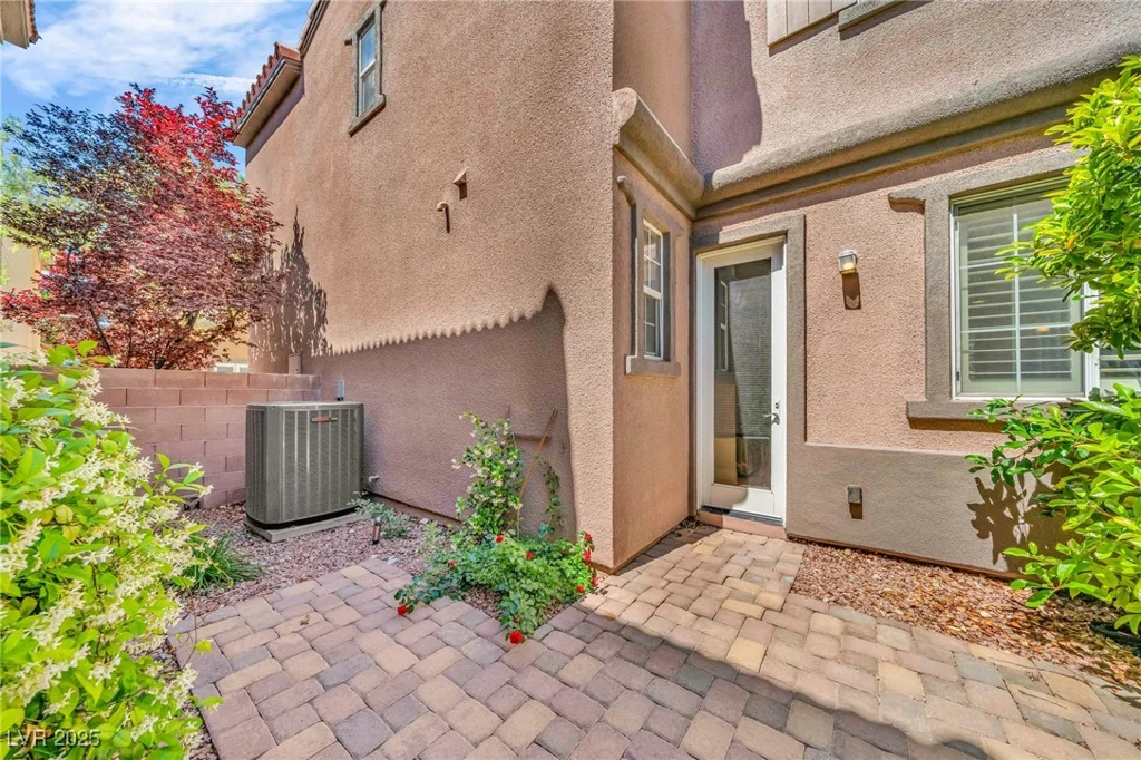 2432 Granada Bluff, Las Vegas, NV 89135