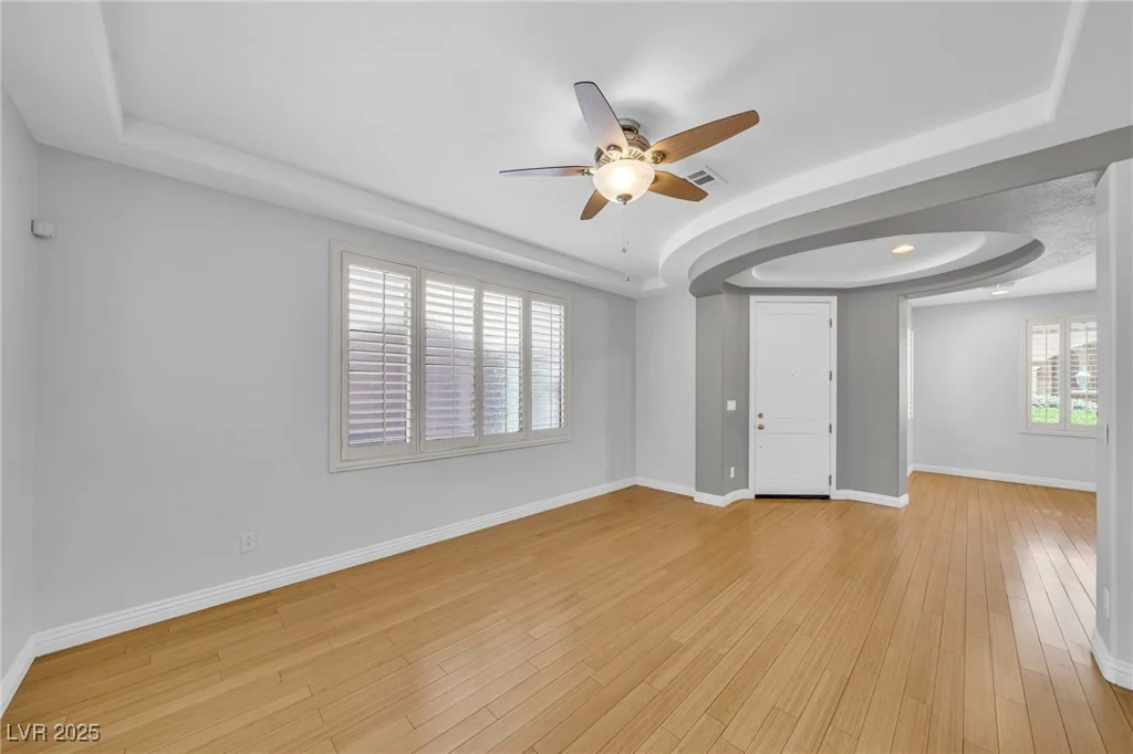 2432 Granada Bluff, Las Vegas, NV 89135